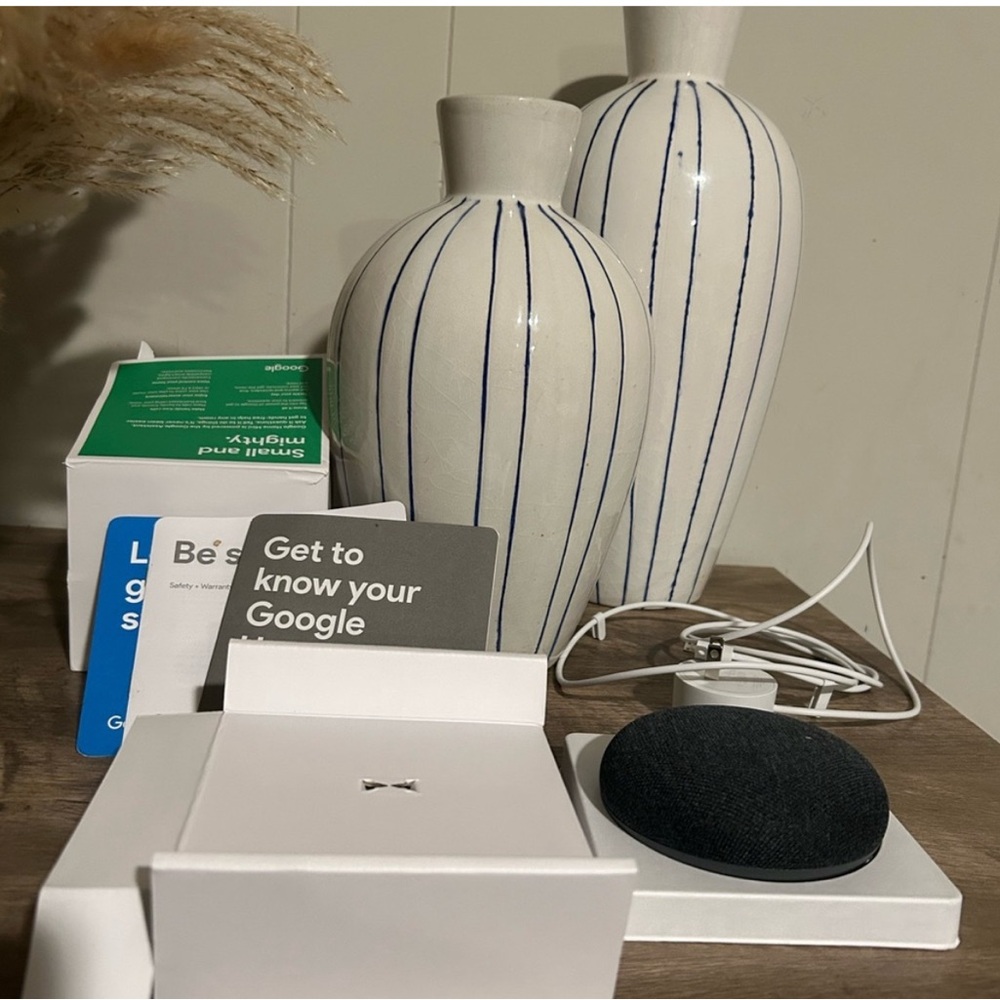 Google Smart Speaker in Black